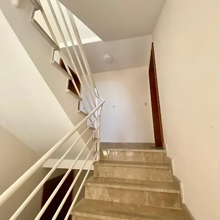 Апартаменты Prilaz Obali *